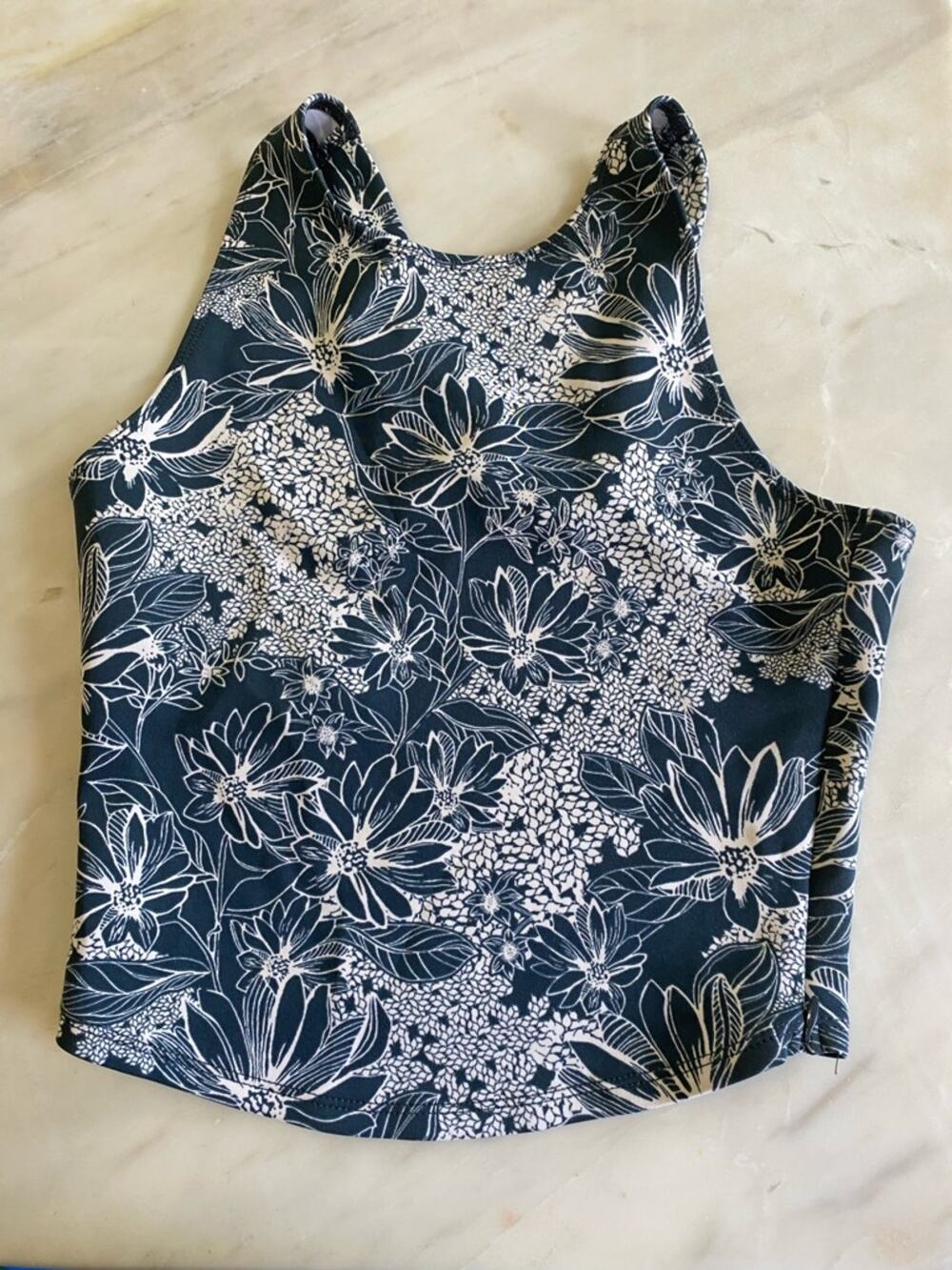 abercrombie + for h Floral Print Racerback Crop Top in Navy and White sz small